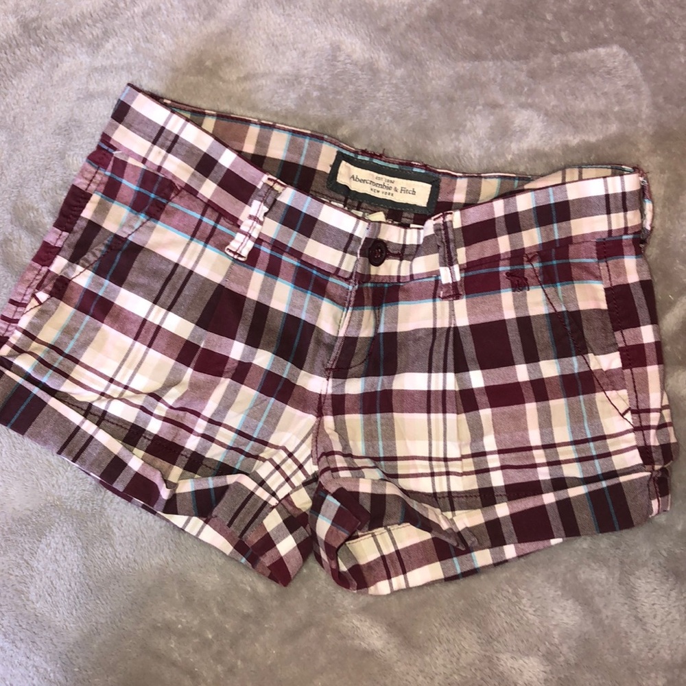 Super cute plaid A&F short shorts